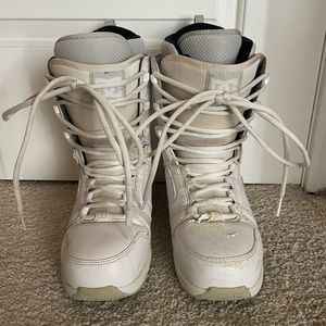 DC snowboard boots